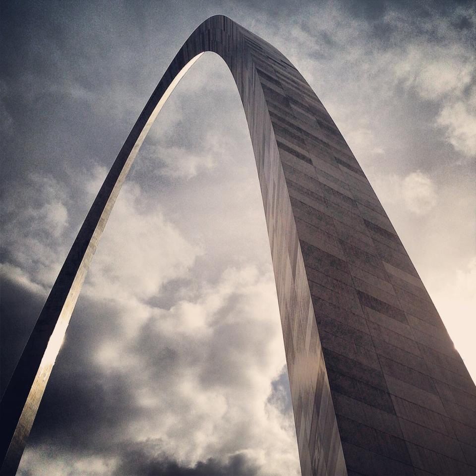 Gateway Arch cloudy